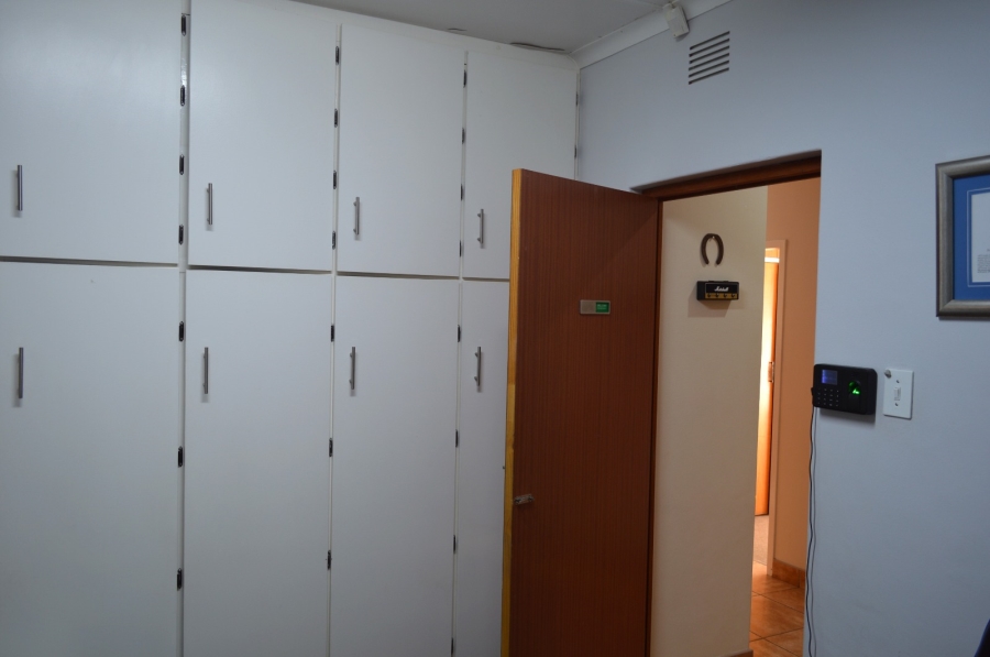 4 Bedroom Property for Sale in Flamwood North West